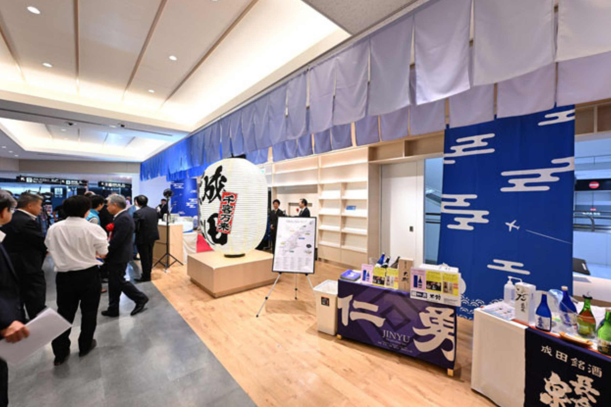 位在第 1 航廈一樓入境大廳的 NARITA BEYOND 觀光櫃位，最佳打卡地點。（圖片來源：NARITA BEYOND官網）