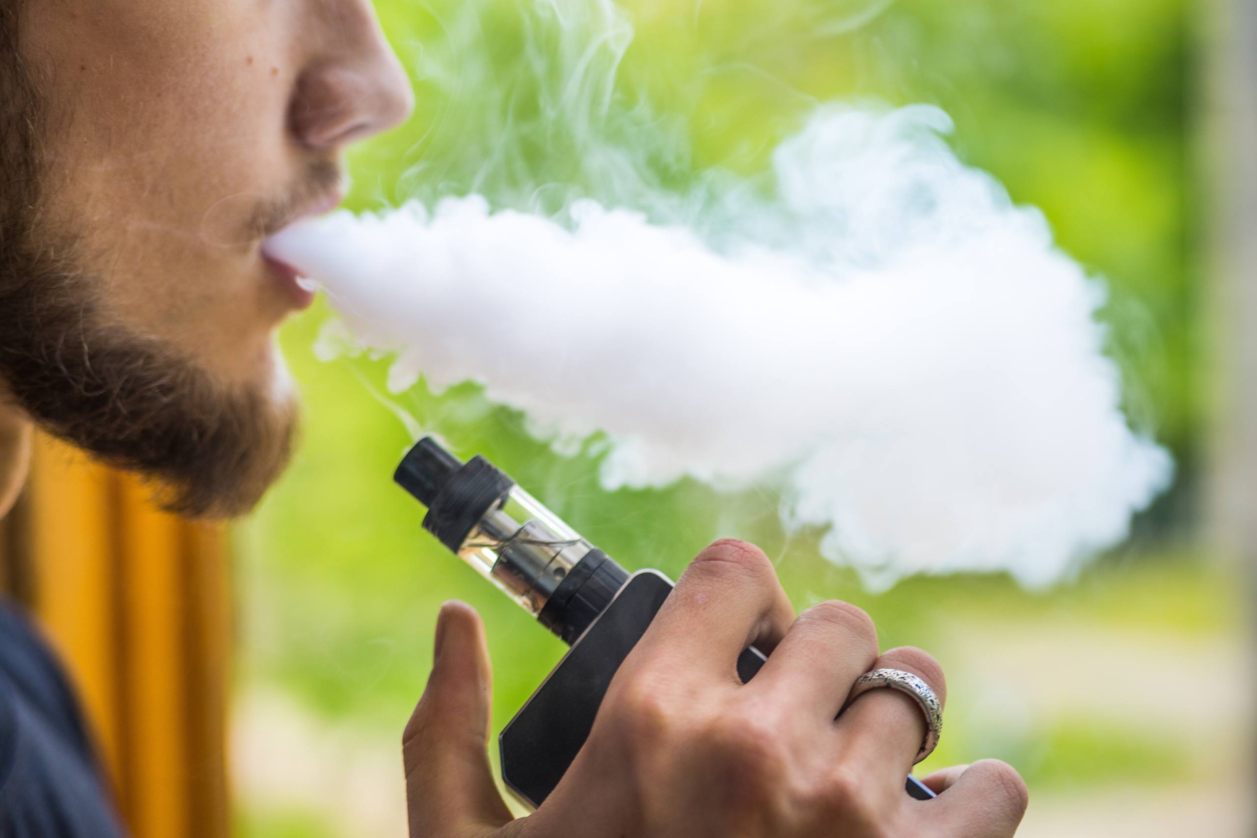 電子菸與加熱菸在泰國全面禁止，攜帶入境最重可面臨監禁，是台灣旅客最常誤踩的大雷，出發前請務必從行李中取出。