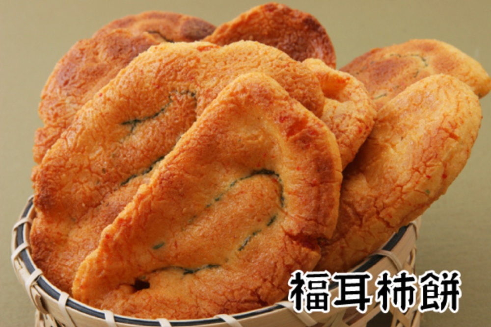 表參道上的林田仙貝（林田のおせんべい），門口就能看見職人現烤，現場也有販賣包裝版本。(圖片來源：林田のおせんべい官網）