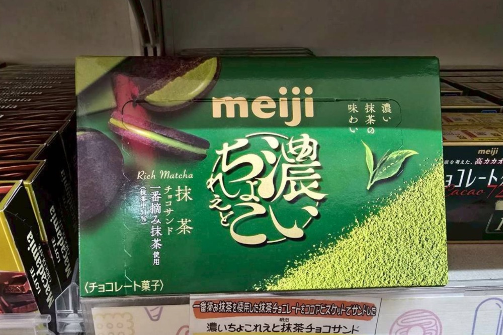 濃厚抹茶夾心搭配黑巧克力餅乾，甜度平衡洽到好處。