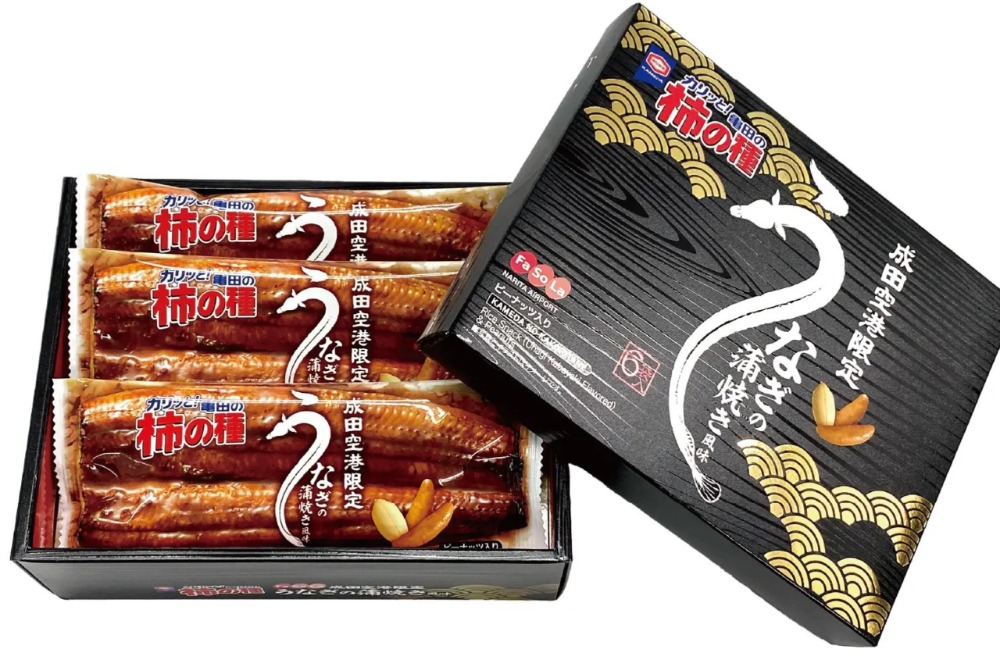 成田機場限定伴手禮，龜田柿種（蒲燒鰻風味）（6袋裝）。（圖片來源：AKIHABARA）