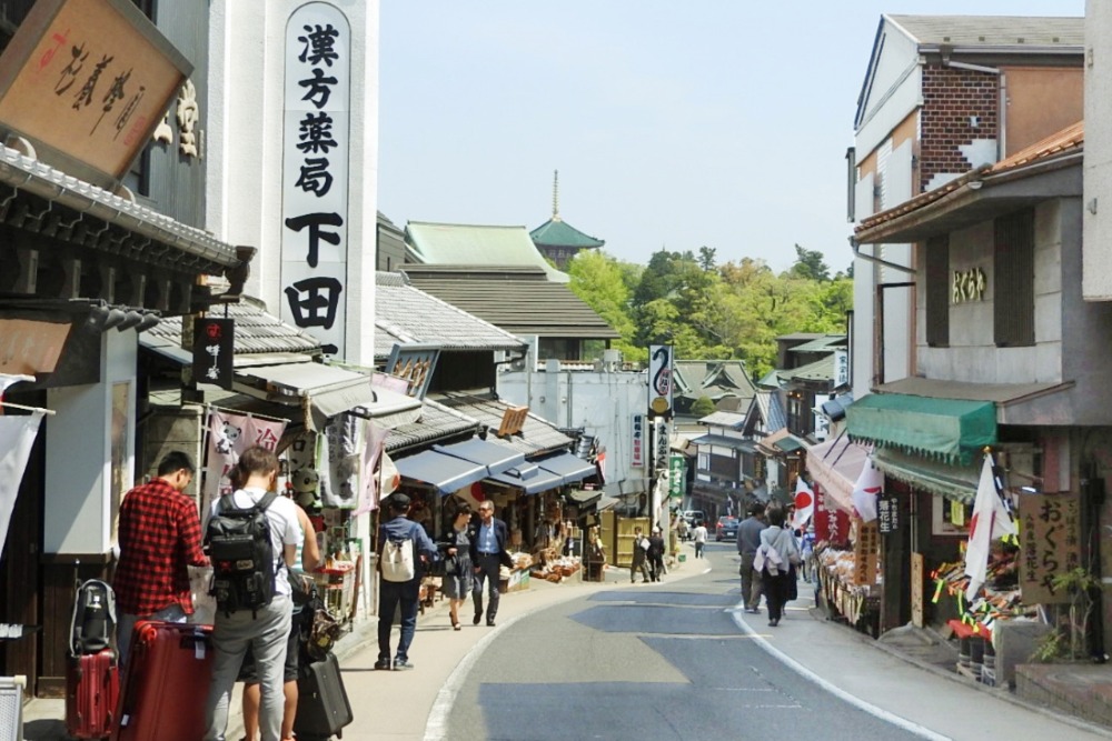 成田山表參道街上有許多美食，是許多旅客念念不忘的地方。