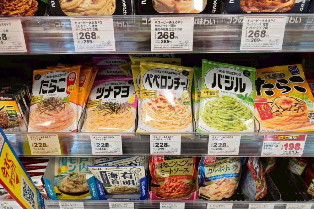 日本超市義大利麵醬料，豐富層次口味，快速即食的好幫手。