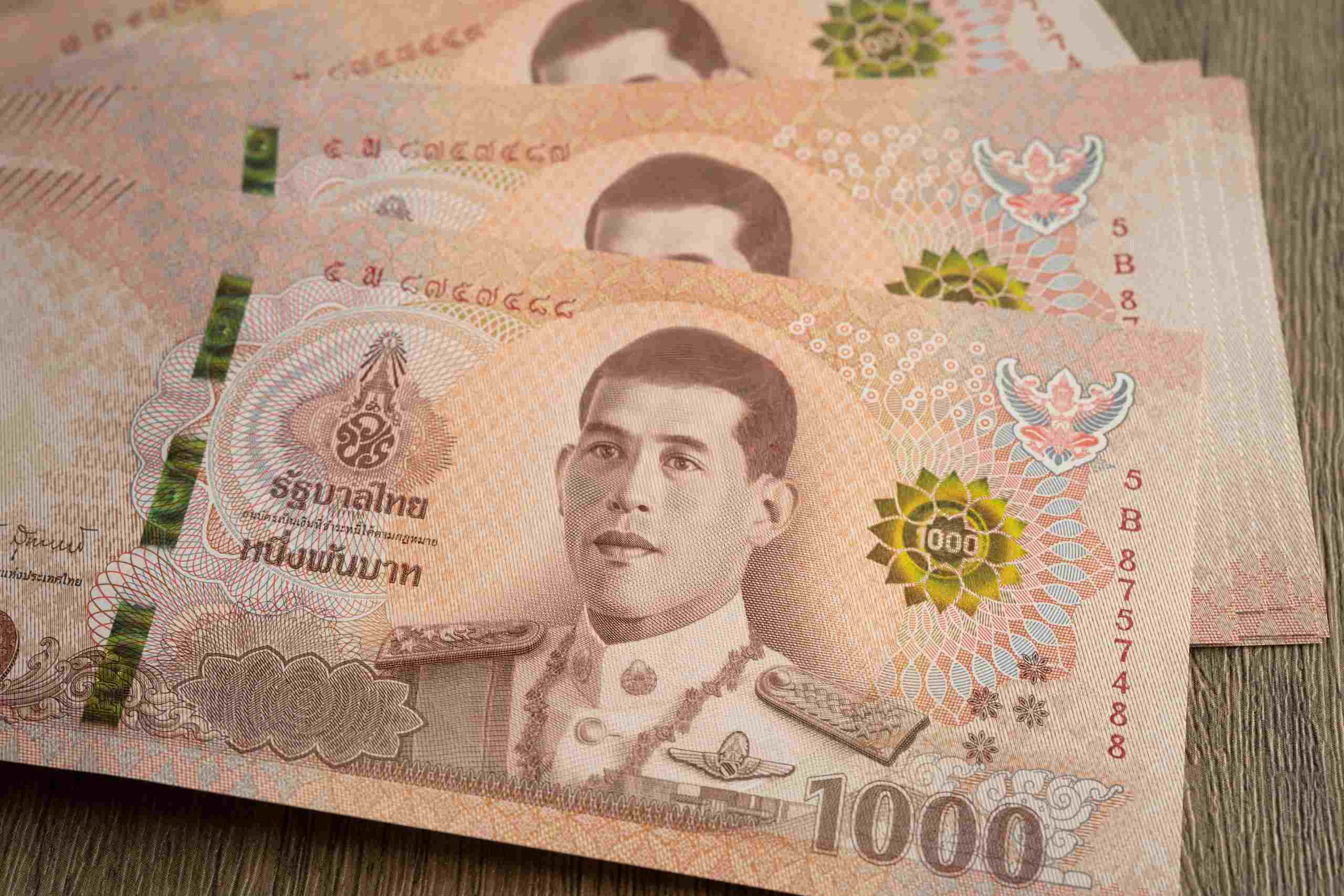 建議旅客在台灣換少量泰銖，其餘到泰國在換。