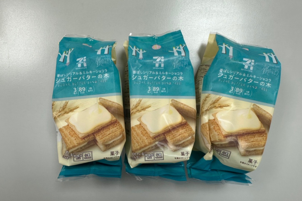 百貨人氣品牌砂糖奶油樹聯名 7-Eleven 推出限定口味，酥脆穀物搭配夾心內餡餅乾，酸甜層次豐富。