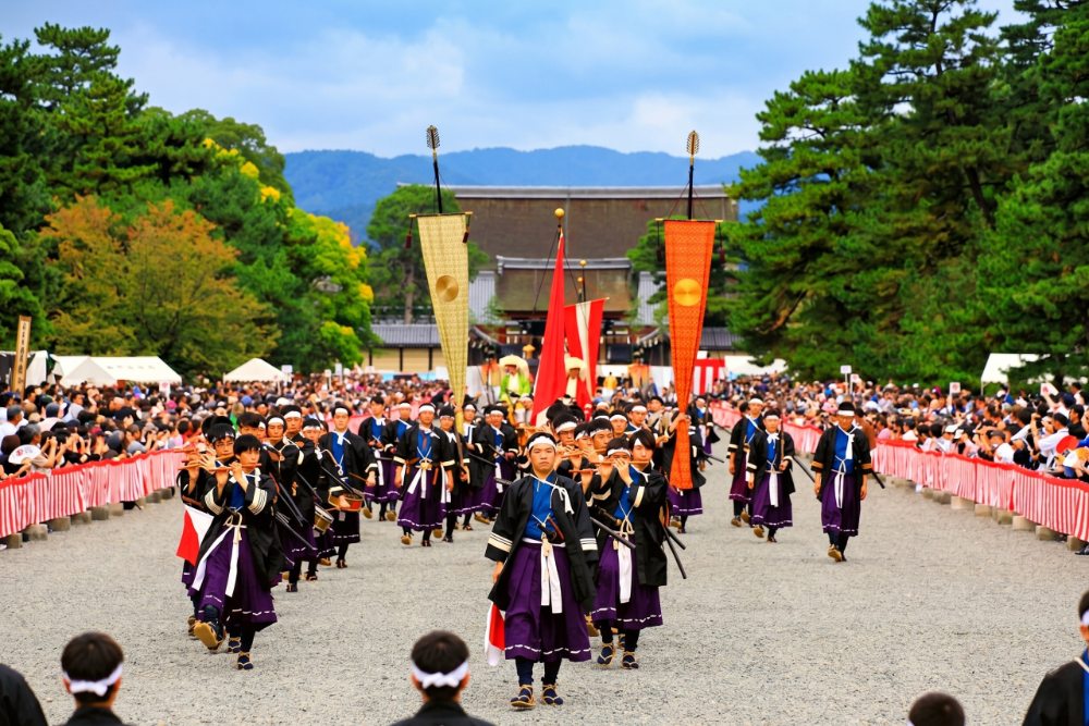 現場約有 2000 多位歷史古代人物裝扮的表演者巡遊。（圖片來源：時代祭 官方網站）