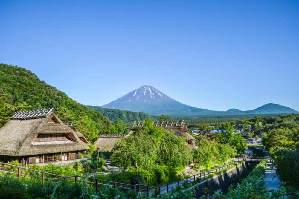 白川鄉合掌村要玩得順利，推薦行程安排、交通動線、住宿地點與季節活動給你。（圖片來源：shutterstock）