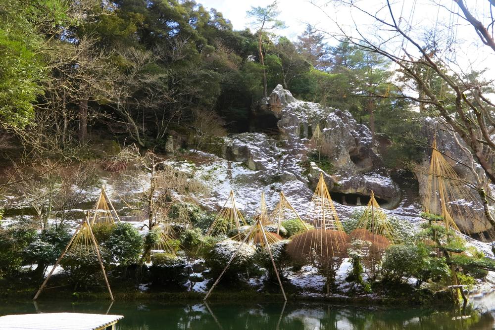 那谷寺整座寺院最迷人的風景,是獨特的石庭「奇岩遊仙境」(圖片來源:石川縣觀光官方網站)