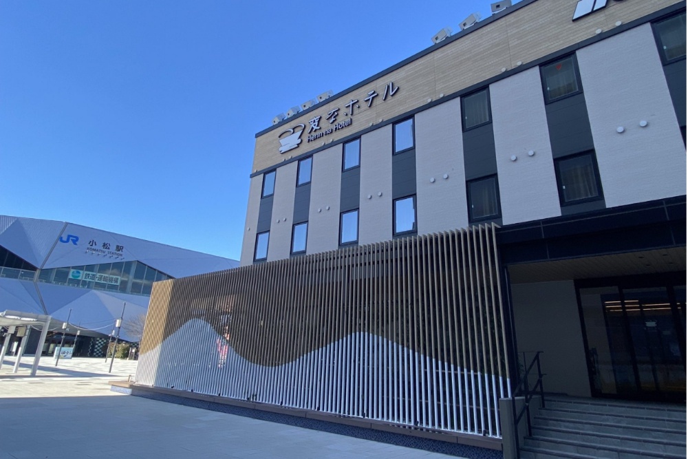 海茵娜飯店小松站前外觀,JR小松站步行1分鐘的自助型連鎖飯店。(圖片來源:海茵娜飯店小松站前官網)