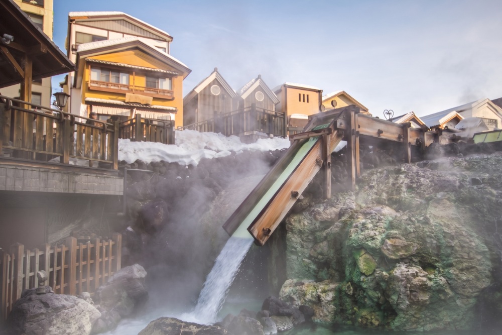 早秋距離正式賞楓期，會明顯感覺旅客減少，這時氣候涼爽很適合漫遊在日本各不同城市。（圖片來源：Shutterstock）