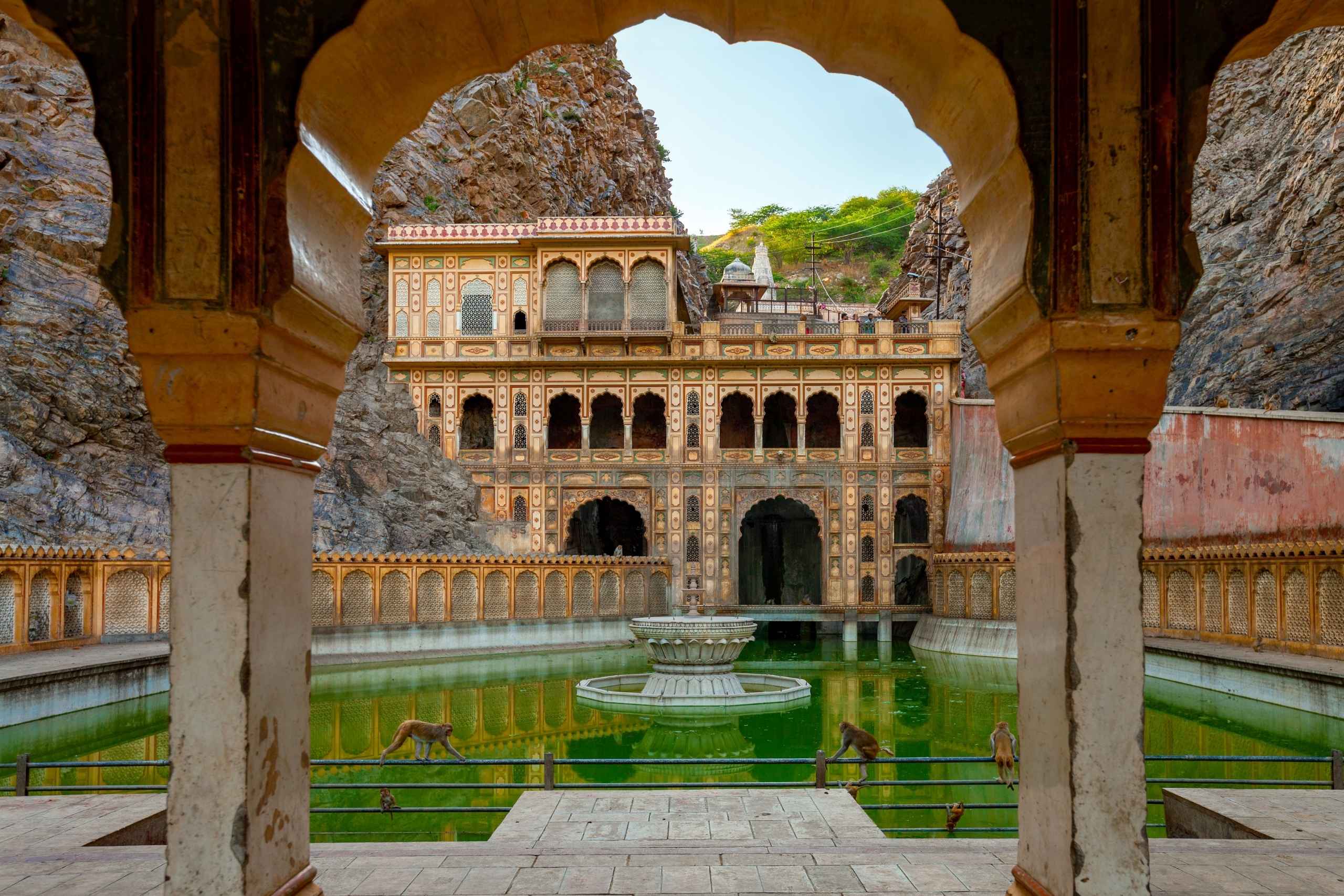 加爾塔吉寺的聖池。(圖片來源:Shutterstock)