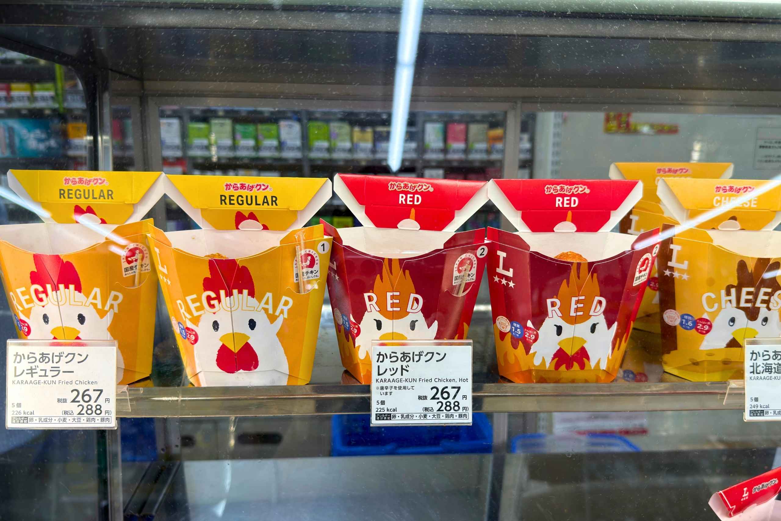 日本 LAWSON 熱賣40年的招牌熱食點心炸雞君（からあげクン）。（圖片來源：五福旅遊）